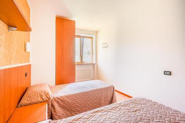 Photo 64