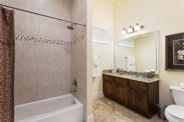 Deep soaking bathtub