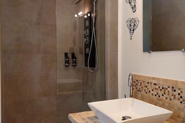 Bathroom shower
