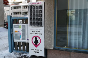 Check-in/check-out kiosk