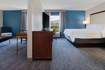 Holiday Inn Express & Suites Cincinnati Riverfront by IHG