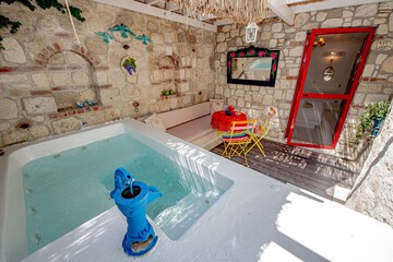 Private spa tub