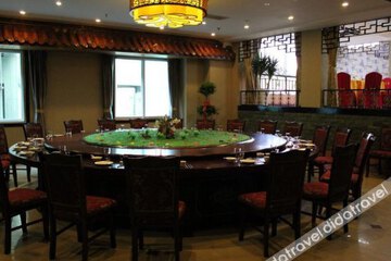 餐饮 or 会议