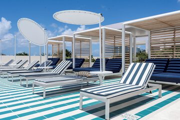 Rooftop pool
