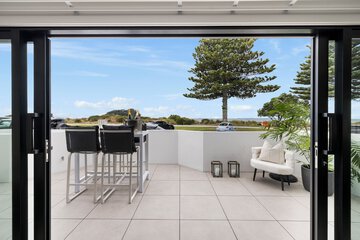 Beach/ocean view