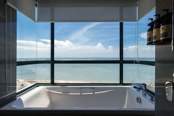 Beach/ocean view