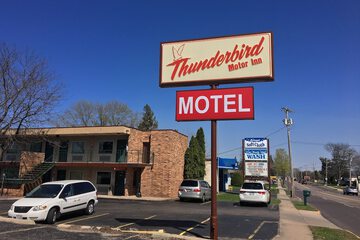 Thunderbird Motor Inn Baraboo
