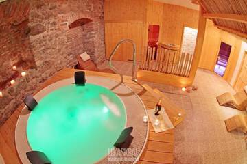 Indoor spa tub
