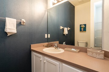 Bathroom sink