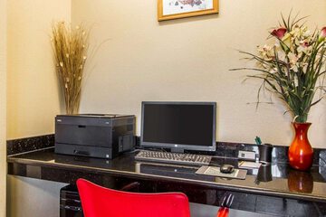 Business Center 32 of 32