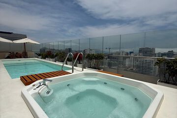 Rooftop pool