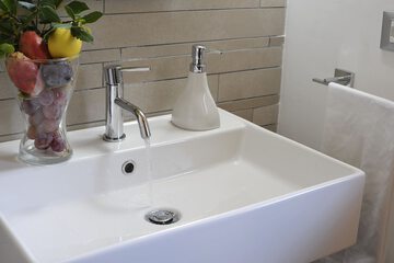 Bathroom sink