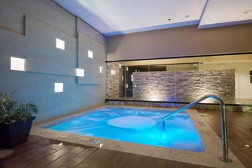 Indoor spa tub