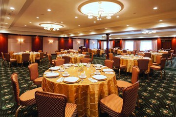 Ballroom/Hall 26 of 40