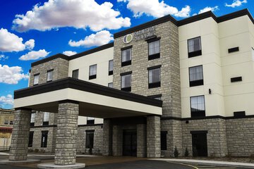 Cobblestone Hotel & Suites - Two Rivers