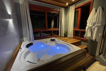 Private spa tub