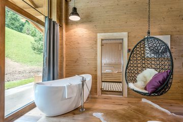 Deep soaking bathtub