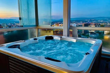 Indoor spa tub