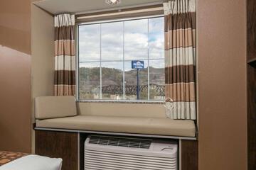 Sleep Inn & Suites Steubenville at the University