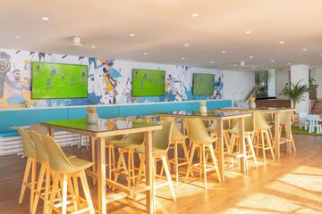Sports bar