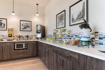 Breakfast area