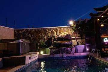 Pool waterfall