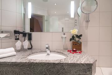 Bathroom sink
