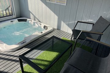 Private spa tub