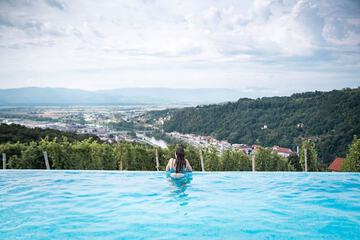Infinity pool
