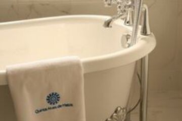 Deep Soaking Bathtub