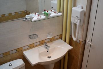 Bathroom sink
