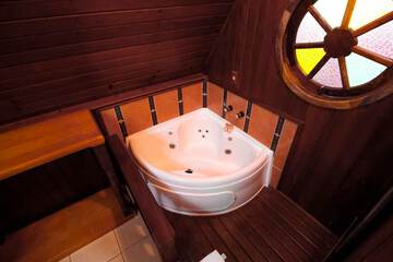 Private spa tub