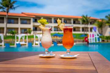 Swim-up bar