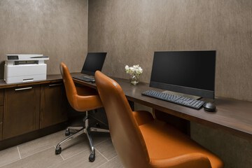 Business Center 37 of 37