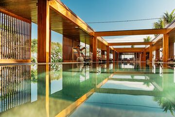 Indoor/outdoor pool