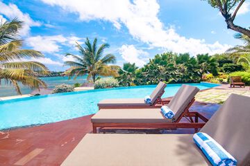 Infinity pool