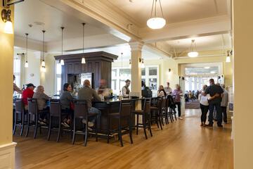 Lobby lounge