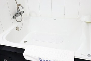 Deep soaking bathtub