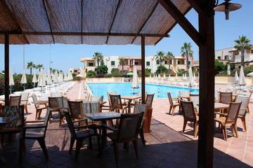 Poolside bar