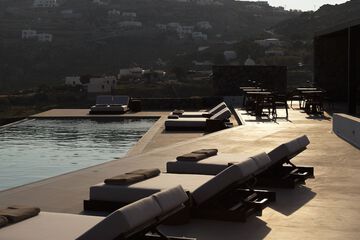 Infinity pool