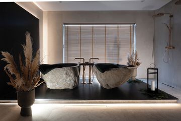Indoor spa tub