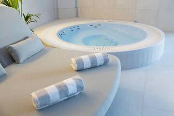 Jetted tub