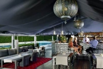 Poolside bar