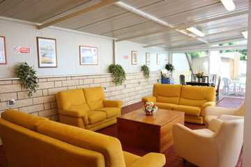 Lobby lounge