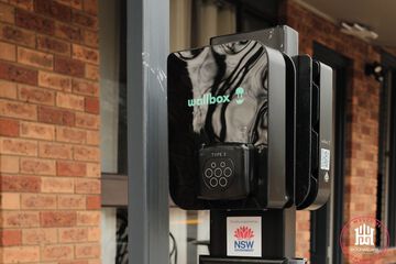 Electric vehicle charging station