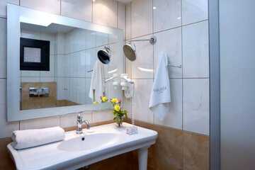 Bathroom sink