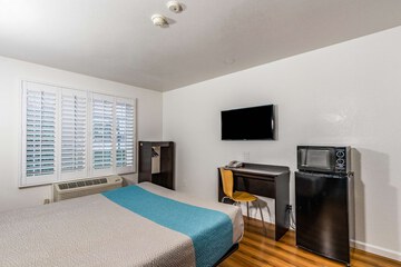 Room 33 of 37
