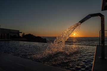 Pool waterfall