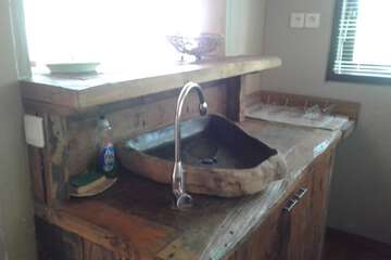 Bathroom sink