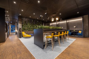 Lobby lounge